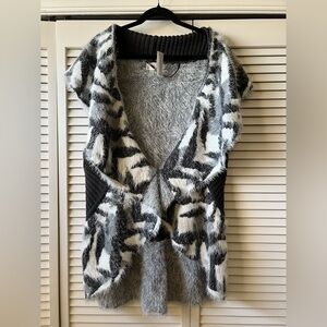 NWT CUPIO Curvy Black/Gray/White Sleeveless Eyelash Knit Cardigan- Size‎ 1X